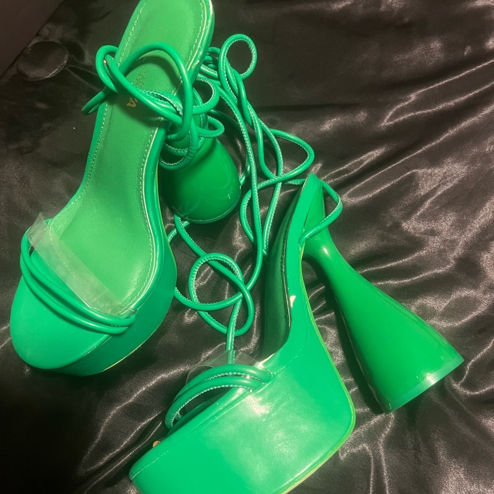 Green platform heels size 8.5